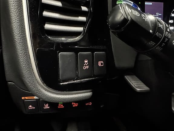 Mitsubishi Outlander - Thumbnail 27