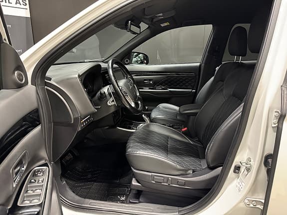 Mitsubishi Outlander - Thumbnail 12