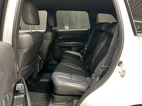 Mitsubishi Outlander - Thumbnail 13