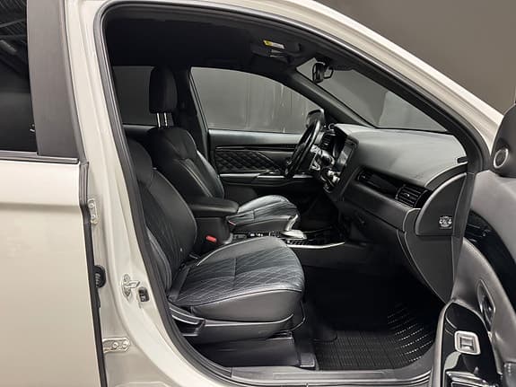 Mitsubishi Outlander - Thumbnail 14