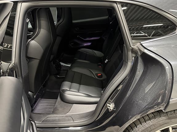 Porsche Taycan Cross Turismo - Thumbnail 13