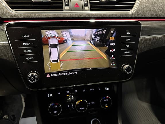 Skoda Superb - Thumbnail 19