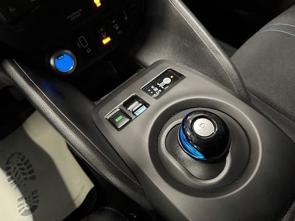 Nissan Leaf - Thumbnail 25