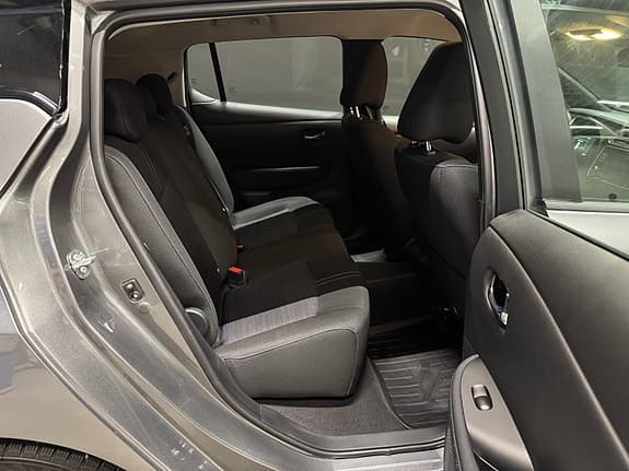 Nissan Leaf - Thumbnail 13