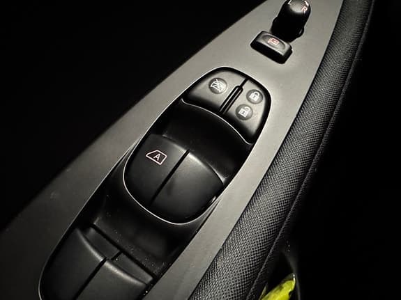 Nissan Leaf - Thumbnail 27