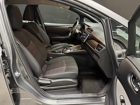 Nissan Leaf - Thumbnail 12