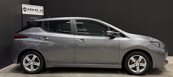 Nissan Leaf - Thumbnail 3