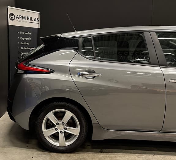 Nissan Leaf - Thumbnail 5